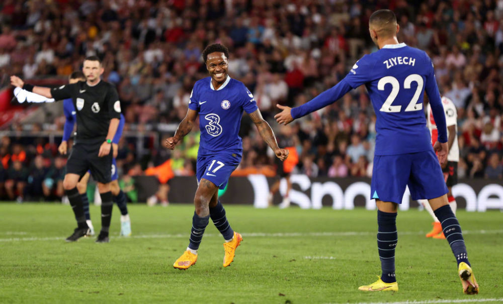 隐蔽骗术：揭秘“赌场周边的高利贷中介如何利用赌客的走投无路进行勒索”。（揭开赌场周边高利贷中介的勒索黑幕：如何趁赌客绝境下手）